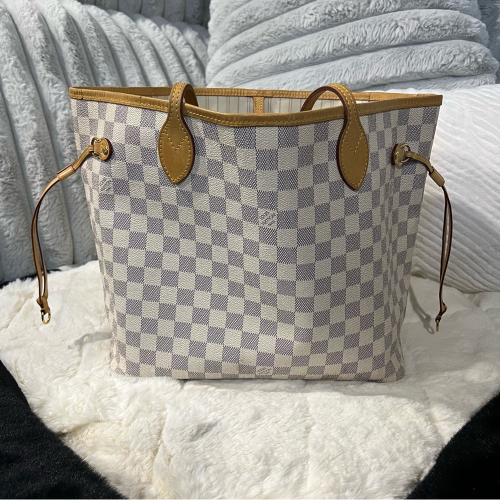 Louis Vuitton MM Neverfull